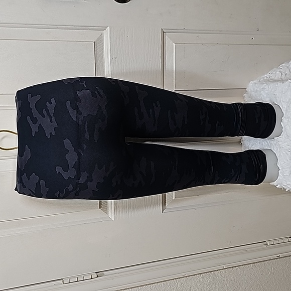 Spanx Seamless Cropped Leggings - Picture 4 of 9